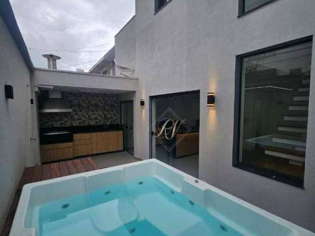 Maravilhosa casa sobrado isolada, super amplo com área gourmet e jacuzzi, super bem localizada em rua tranquila, no bairro da Ponta da Praia!!