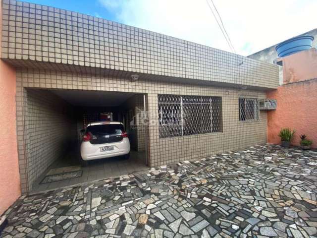 Casa de 192m&#178; com piscina no bairro de Engenho do Meio