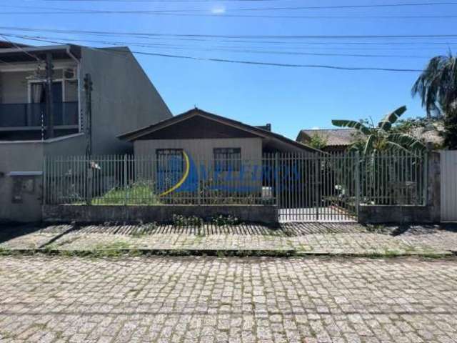 Casa com 3 quartos à venda na Rua Evaristo Logoth do Nascimento, 196, Leblon, Paranaguá por R$ 340.000