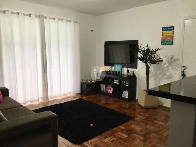 Apartamento central, amplo e reformado