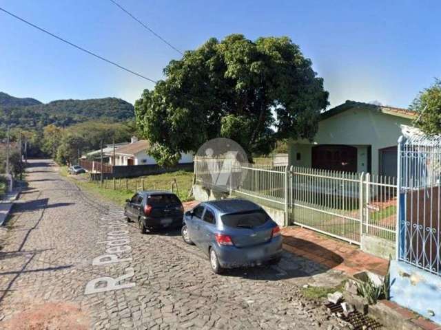 Casa com excelente pátio e terreno