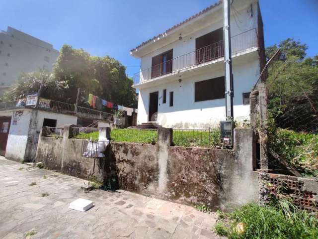 Amplo terreno de frente no bairro Nossa Senhora de Lourdes.