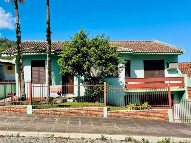 Casa em Bairro tranquilo com 3 Dormitórios e Suíte!