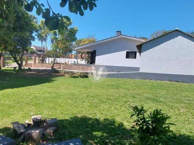 Casa de 3 Dormitórios com Lago Japonês a Venda no Refugio de Itaara.