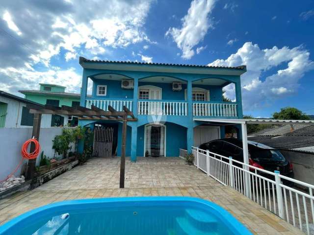 Casa com piscina na Salgado filho