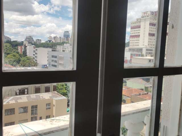 Lindo apartamento próximo ao Passeio Público. o.