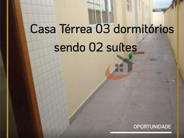 Casa Térrea com 03 Dormitórios sendo 02 Suítes no  Embaré - Santos