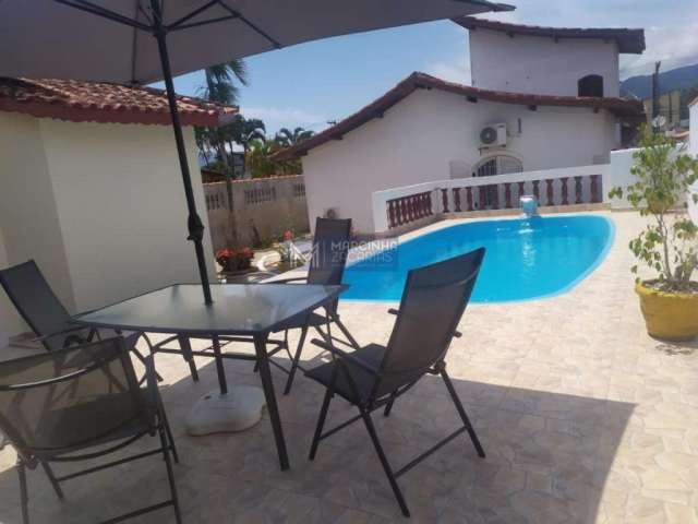 Linda casa com piscina no Jardim Porto Novo - Caraguatatuba/SP