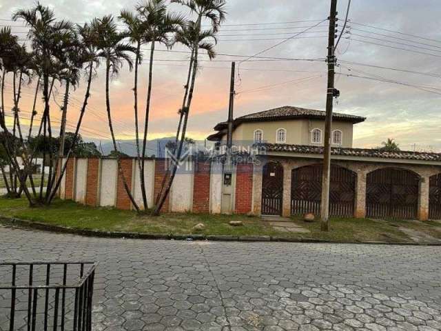 Casa Ampla com piscina e 6 dormitórios para Venda ou Locação em Caraguatatuba/SP.