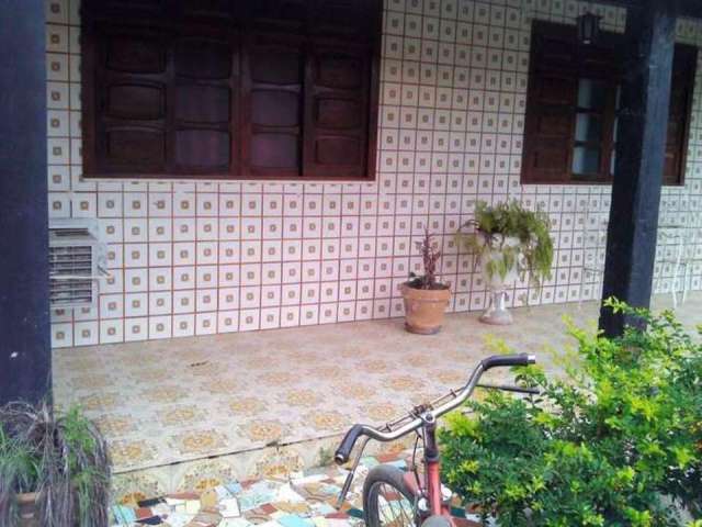 Casa para Venda em São Pedro da Aldeia, Centro, 3 dormitórios, 1 banheiro, 1 vaga