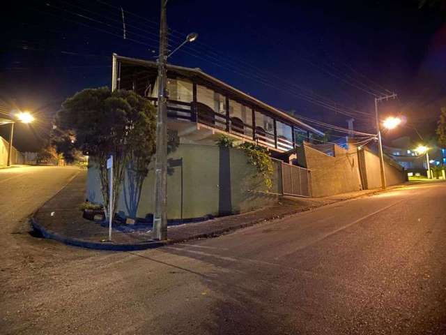 Casa com 4 dormitórios à venda no bairro Centro em Pomerode/SC