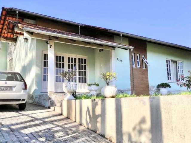 Casa com 3 dormitórios à venda no bairro Centro em Timbó/SC