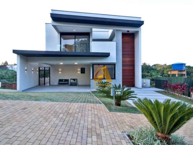 Casa Contemporânea com 4 Suítes e Vista para Mata Preservada