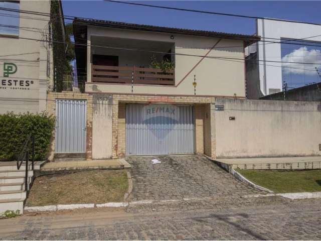 Linda Casa Duplex com 4 quartos Para Venda em Lagoa Nova