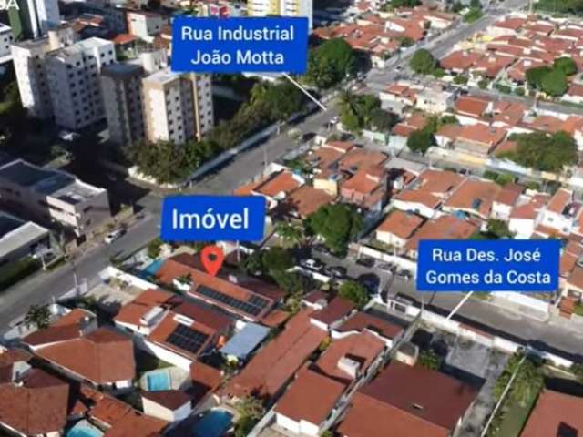 Belissima Casa 4/4 com Terreno de 833,26m² No Coração de Capim Macio