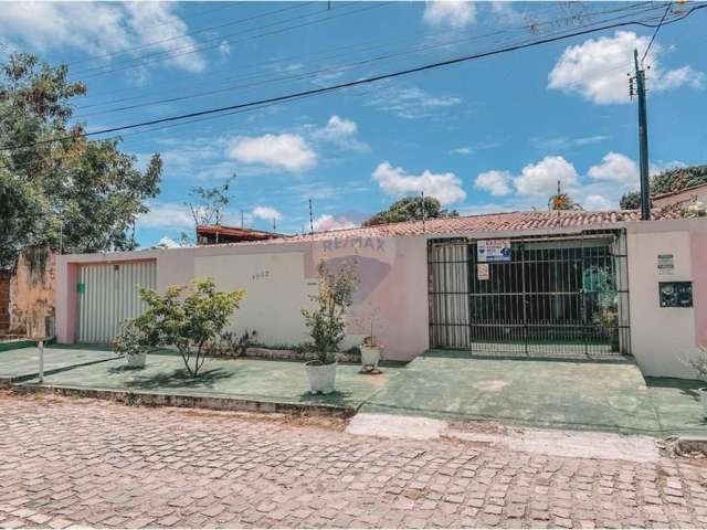 Oferta!! Casa 3/4 Sendo 02 Suítes 398M²  PRÓXIMO AO CAMPUS DA UFRN - Lagoa Nova