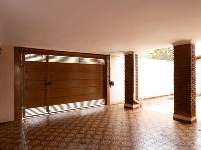 Casa à Venda no Bairro Jardim São Luiz - Ribeirão Preto.