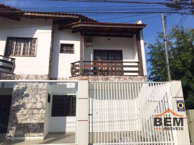 Casa com 3 dormitórios à venda, 272 m² por R$ 1.300.000,00 - Costa Cavalcanti - Itajaí/SC