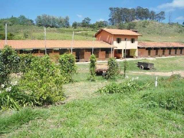 BELÍSSIMO HARAS À VENDA NO JACARÉ EM CABREÚVA - A/C 2.000 m² em terreno de 78 mil m², estrutura completa.