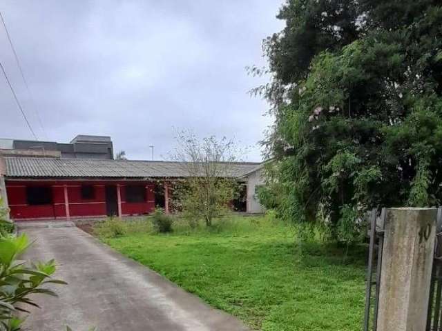 Casa com ótimo terreno a venda no Ferrari