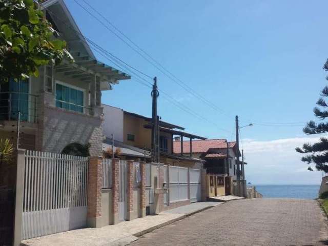 Casa na Quadra Mar - 40 metros da praia de Balneário Piçarras SC