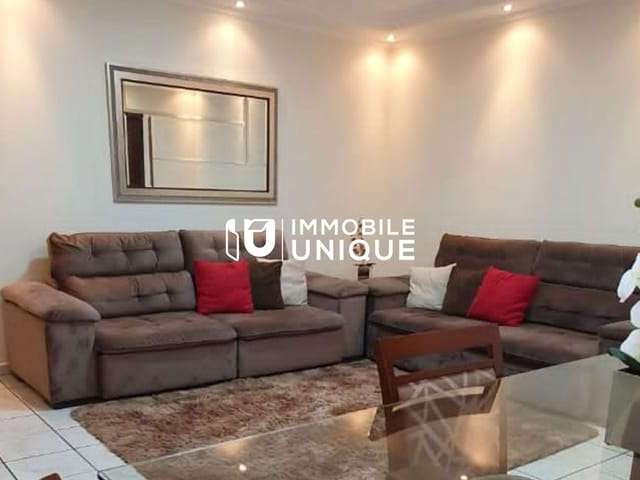 Casa à venda com 264m², 3 quartos e 6 vagas. Vila Linda - Santo André/SP