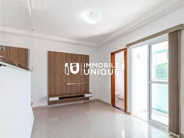 Casa à venda com 107m², 2 quartos e 4 vagas, com Sacada. Vila Cecilia Maria - Santo André/SP