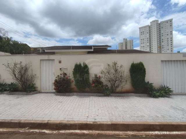 Casa térrea para locação no Parque Residencial Alcântara, com 290m²