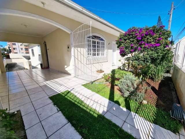 Casa com 3 Quartos e 2 banheiros à Venda, 208 m² por R$ 750.000