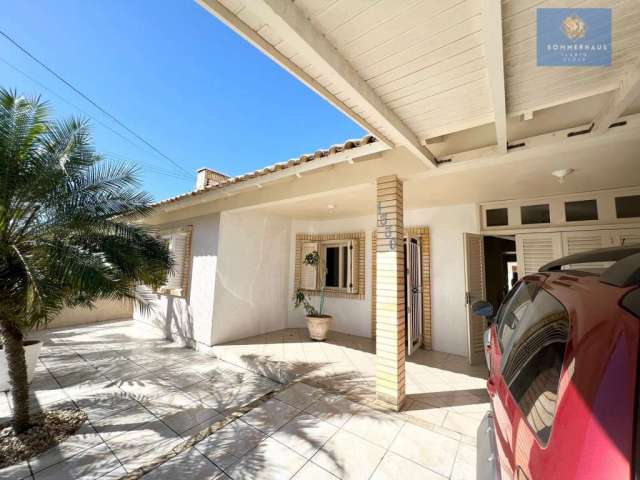 Casa com 3 dormitórios mais anexo em Capão da Canoa