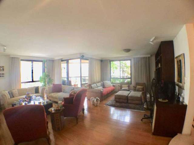 Apartamento reformado em Higienópolis - São Paulo - SP.