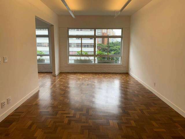 Apartamento reformado na Rua Maranhão