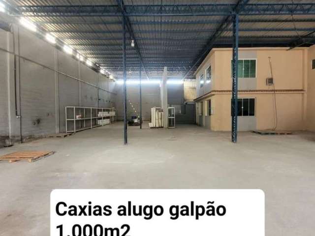 Barracão / Galpão / Depósito com 2 salas para alugar na Rua Papa Folha, Vila Canaan, Duque de Caxias por R$ 10.000