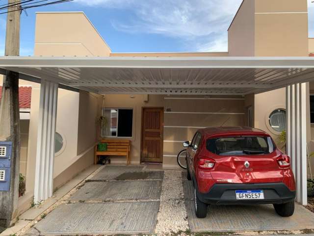 Casa em condomínio na zona oeste, no bairro Wanel Ville, com 3 dormitórios sendo 1 suíte, área gourmet, garagem coberta para 2 carros, lazer completo