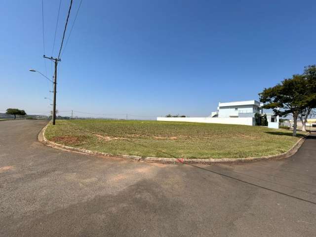 Lindo Terreno de Esquina no Condomínio Village Saint Charbel, em Araçoiaba da Serra