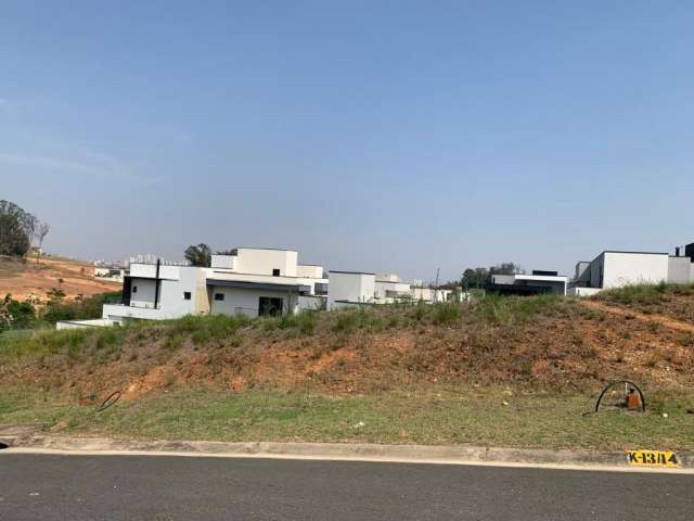 Terreno em condomínio na zona leste, no condomínio Sunlake, com 250 metros declive, lazer completo, lago e bosque.