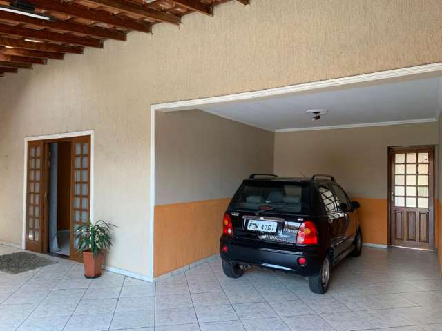 Casa térrea na zona norte com 2 dormitórios, garagem para 3 carros, e área gourmet