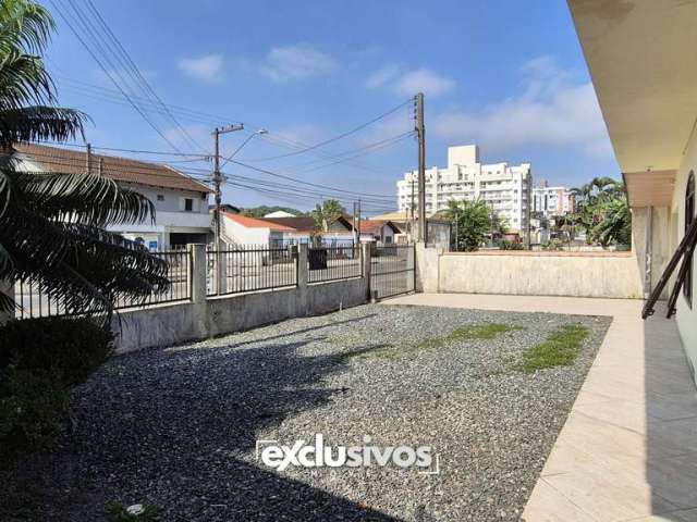 Oportunidade Imperdível: Casa plana com 1 suíte mais 4 quartos à venda no Costa e Silva por R$ 700.000,00