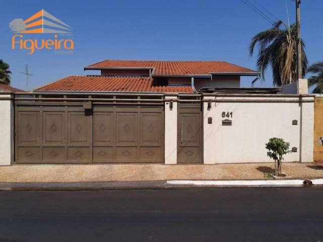 Casa com 4 dormitórios à venda, 293 m² por R$ 850.000,00 - Celina - Barretos/SP