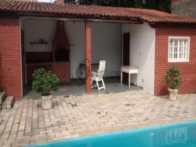 Excelente casa duplex, em Condomínio!