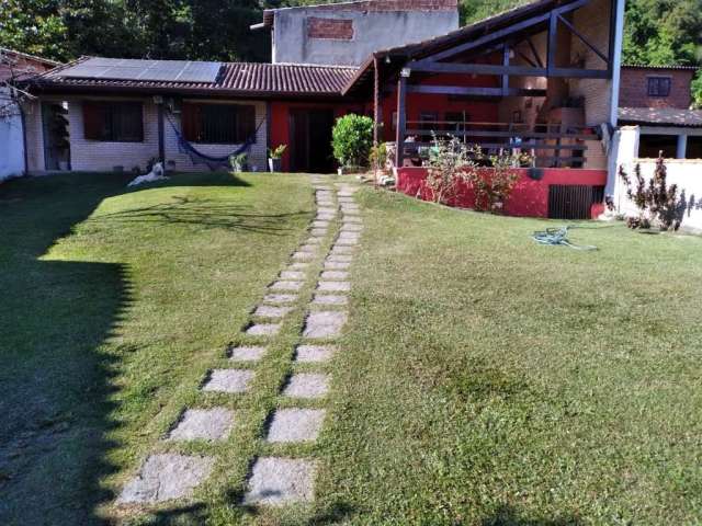 Casa com 2 quartos à venda no Engenho do Mato, Niterói  por R$ 390.000