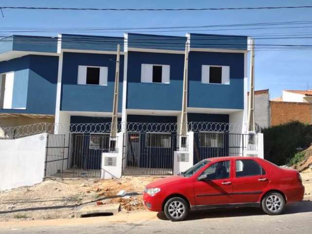 Sobrado no Parque São Bento - Sorocaba com 2 dormitórios e 1 banheiro por R$ 200.000 para venda.