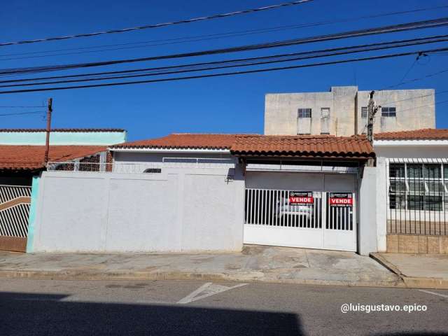 Casa em Vila Fiori, Sorocaba: 4 dormitórios, 1 suíte, 3 banheiros por R$ 540 mil - venda.