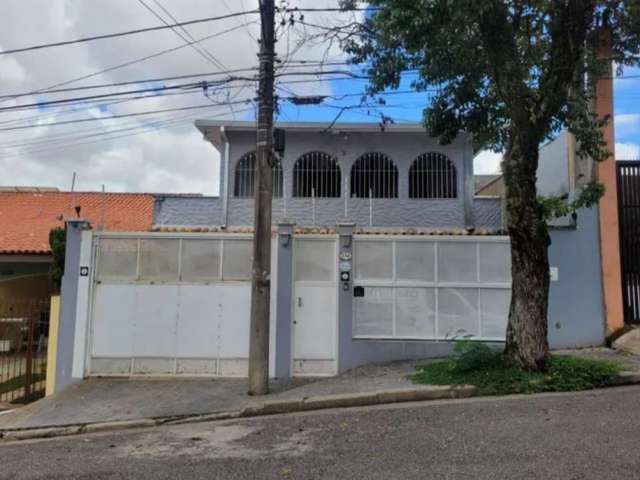 Casa Sobrado de Luxo em Vila Trujillo - Sorocaba com 4 Dormitórios Sendo 3 Suítes com Piscina e churrasqueira. Por R$ 900.000 - Venda.