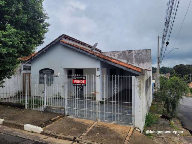 Casa à venda em Centro - Iperó: 2 dormitórios, 1 suíte, 200m² por R$ 254.000