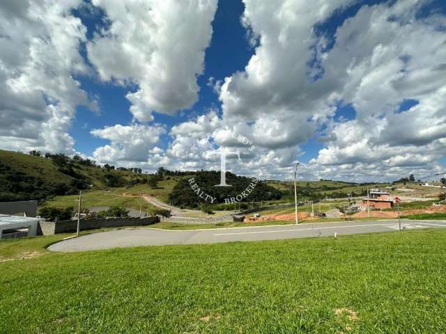 Lote com ótima localização, com vista para o lago e montanhas, topografia ótima leve aclive com tamanho de 380,10m².