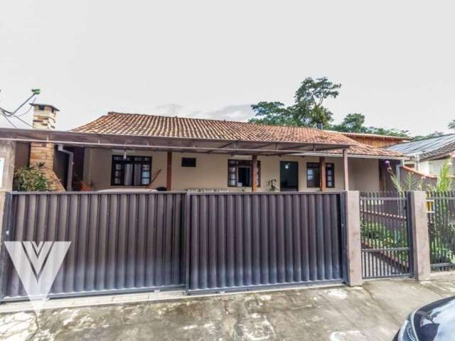 Casa com 3 dormitórios à venda, 234 m² por R$ 550.000,00 - Água Verde - Blumenau/SC