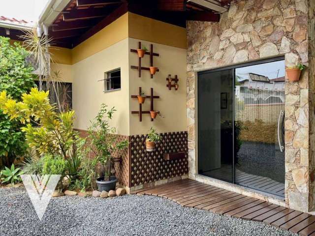 Casa de 3 dormitórios à venda, 230 m² por R$ 850.000 - Água Verde - Blumenau/SC