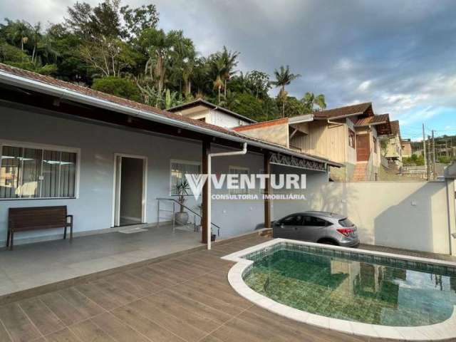 Casa com 3 dormitórios para alugar, 169 m² por R$ 4.236,74/mês - Garcia - Blumenau/SC