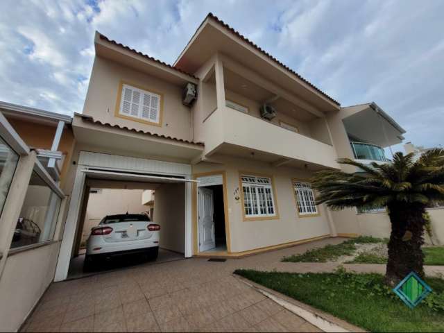 Casa em ótima localização no bairro Balneário do Estreito